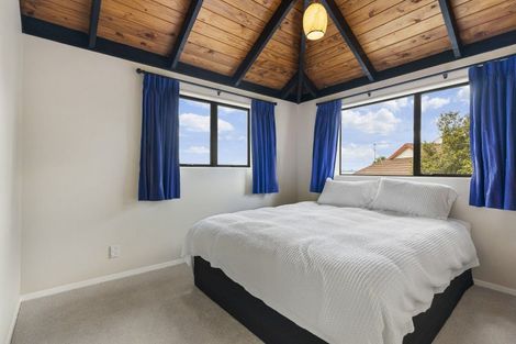 Photo of property in 33 Marina View Drive, West Harbour, Auckland, 0618