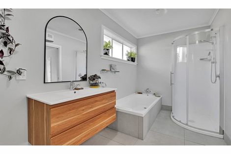 Photo of property in 257 Fifield Terrace, Opawa, Christchurch, 8023