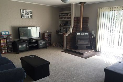 Photo of property in 77 Advene Road, Cockle Bay, Auckland, 2014