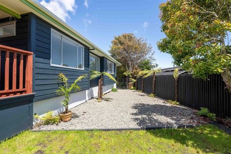Photo of property in 15 Ruru Street, Waikanae, 5036