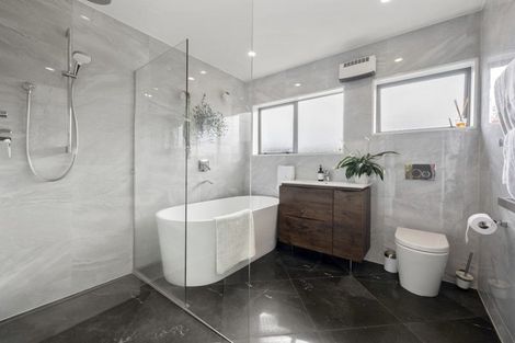 Photo of property in 20 Hocken Place, Mangere Bridge, Auckland, 2022