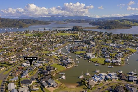 Photo of property in 8 Sara Way, Whitianga, 3510