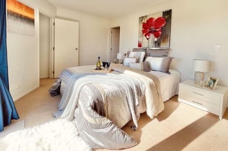 Photo of property in 16 Spalding Rise, Golflands, Auckland, 2013