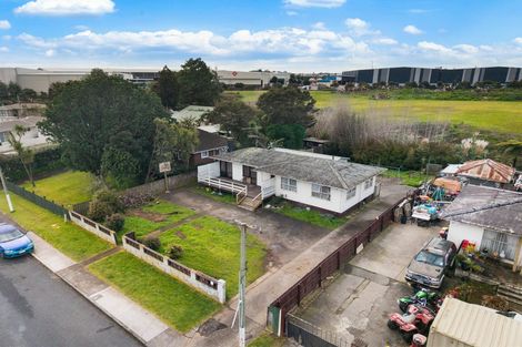 Photo of property in 39 Blake Road, Mangere East, Auckland, 2024