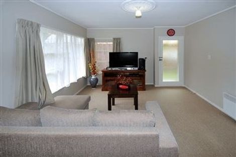 Photo of property in 1/15 Woodall Place, Totara Vale, Auckland, 0627