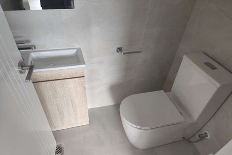 Photo of property in 8/107 Hobsonville Road, West Harbour, Auckland, 0618