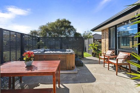 Photo of property in 16 Chestnut Close, Kelvin Grove, Palmerston North, 4414