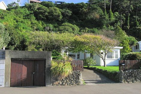 Photo of property in 261 Karaka Bay Road, Karaka Bays, Wellington, 6022
