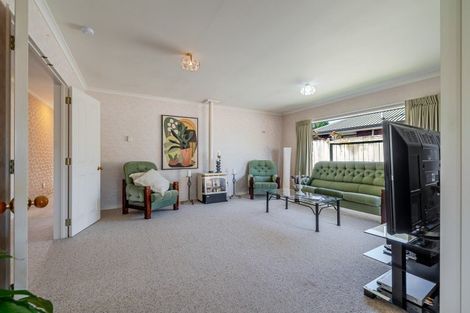 Photo of property in 8 Rothesay Place, Highbury, Palmerston North, 4412