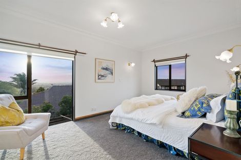 Photo of property in 37 Santa Monica Place, Goodwood Heights, Auckland, 2105