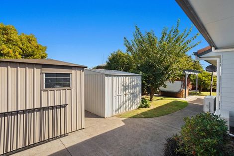 Photo of property in 15 Edgewater Grove, Whakatane, 3120