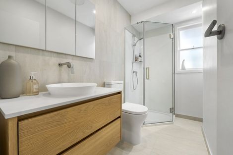 Photo of property in 1/33 Exmouth Road, Northcote, Auckland, 0627