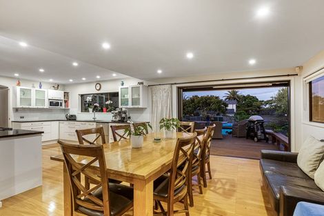 Photo of property in 32 Cockle Bay Road, Cockle Bay, Auckland, 2014