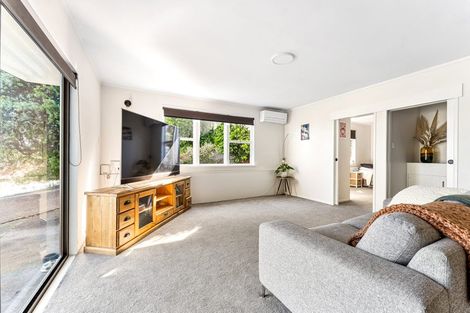 Photo of property in 26b Wade River Road, Stanmore Bay, Whangaparaoa, 0932