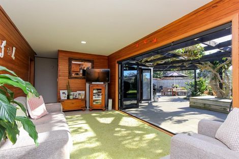 Photo of property in 51 Heta Road, Highlands Park, New Plymouth, 4312
