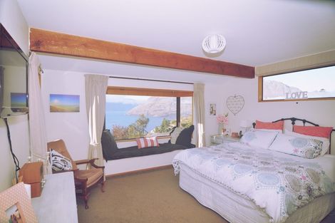 Photo of property in 12 Caples Place, Fernhill, Queenstown, 9300