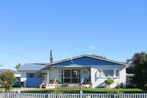 Photo of property in 10 Taylor Street, Foxton Beach, Foxton, 4815