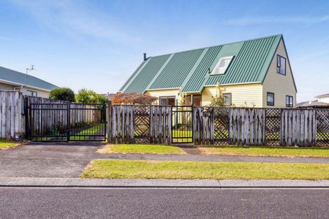 Photo of property in 27 Tiverton Crescent, Whalers Gate, New Plymouth, 4310
