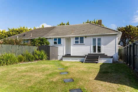 Photo of property in 90 Main Road, Titahi Bay, Porirua, 5022