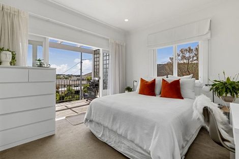 Photo of property in 1/41 East Coast Road, Milford, Auckland, 0620