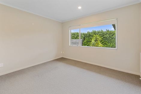 Photo of property in 27 Johnstone Drive, Fitzherbert, Palmerston North, 4410