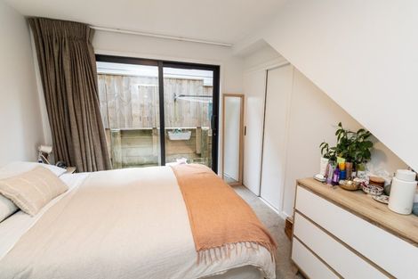 Photo of property in 2/17 Nairn Street, Mount Cook, Wellington, 6011