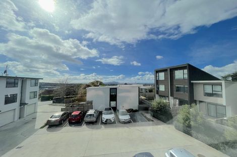 Photo of property in 10/15 Chivalry Road, Glenfield, Auckland, 0629