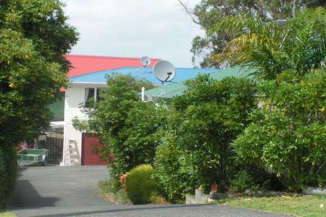 Photo of property in 2/8 Lyttelton Avenue, Forrest Hill, Auckland, 0620