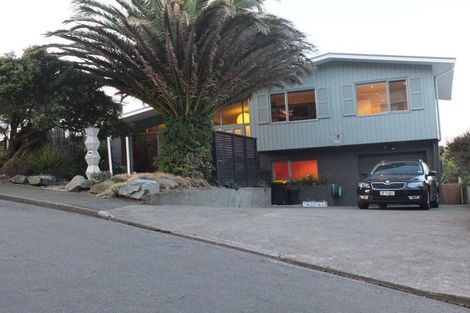 Photo of property in 11 Southern Cross Crescent, Island Bay, Wellington, 6023