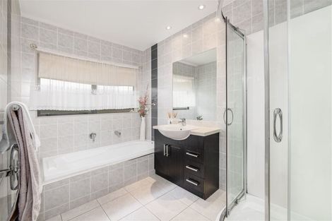 Photo of property in 6 Leafield Crescent, Henderson, Auckland, 0612