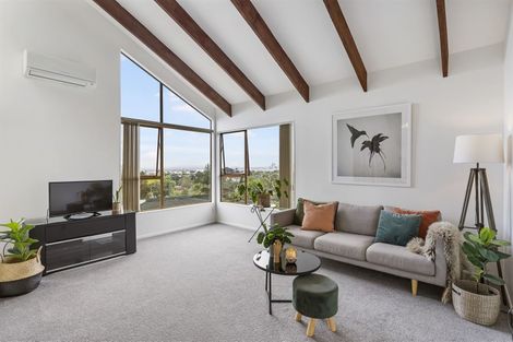 Photo of property in 2/165 Birkenhead Avenue, Birkenhead, Auckland, 0626