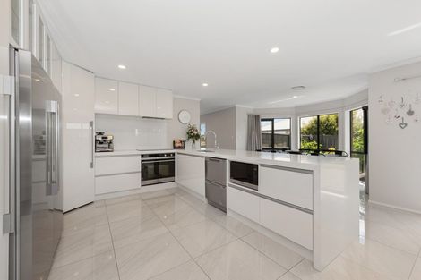 Photo of property in 8 Waiwherowhero Drive, St Andrews, Hamilton, 3200