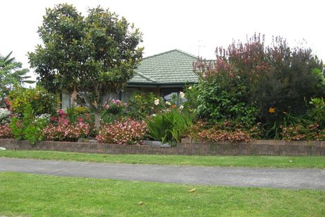 Photo of property in 2 Norwalk Crescent, Mangere, Auckland, 2022