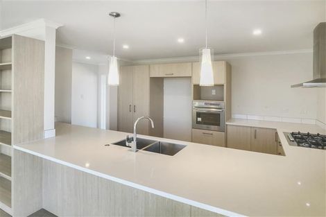 Photo of property in 28 Soaring Bird Drive, Takanini, 2112