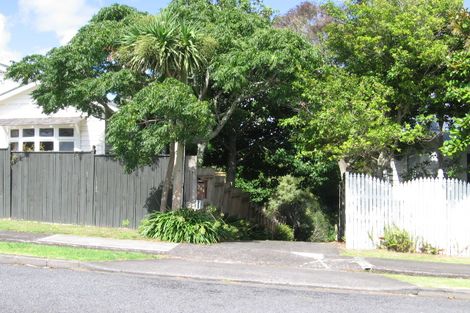 Photo of property in 28 Rawene Road, Birkenhead, Auckland, 0626