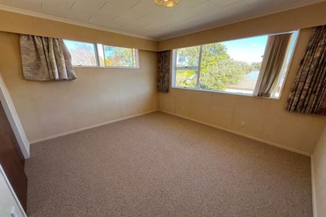 Photo of property in 1 Guernsey Place, Fitzherbert, Palmerston North, 4410