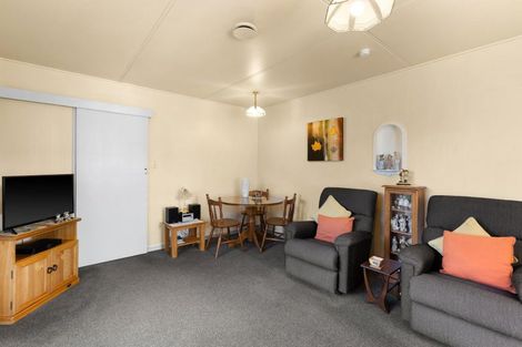 Photo of property in 2/208 Wolseley Street, Mayfair, Hastings, 4122