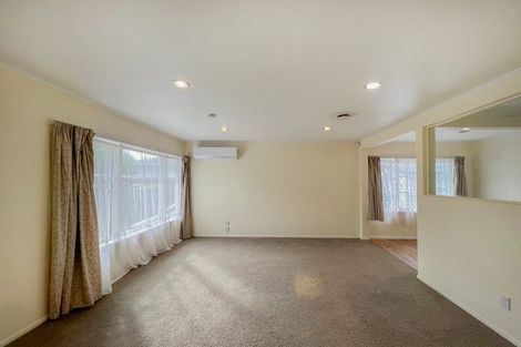 Photo of property in 17 Alma Street, Te Atatu South, Auckland, 0610