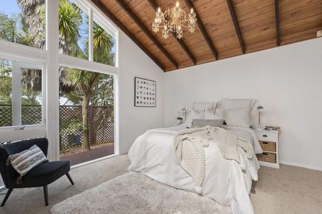 Photo of property in 21 Holland Road, Hillcrest, Auckland, 0627