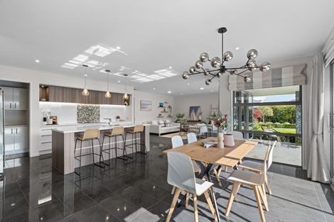 Photo of property in 14 Crown Close, Prebbleton, 7604