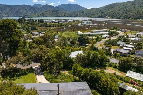 Photo of property in 17 Beach Place, Havelock, 7100