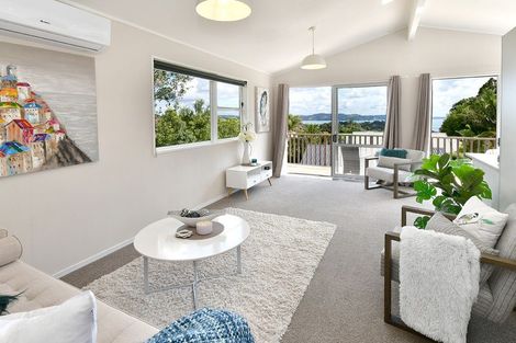 Photo of property in 214 Whangaparaoa Road, Red Beach, 0932