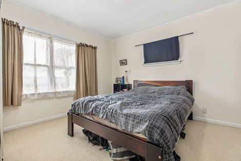 Photo of property in 1/10 Bishop Street, Green Bay, Auckland, 0604