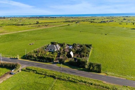Photo of property in 7091 South Road, Warea, New Plymouth, 4381
