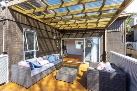 Photo of property in 29 Elliston Crescent, Stanmore Bay, Whangaparaoa, 0932