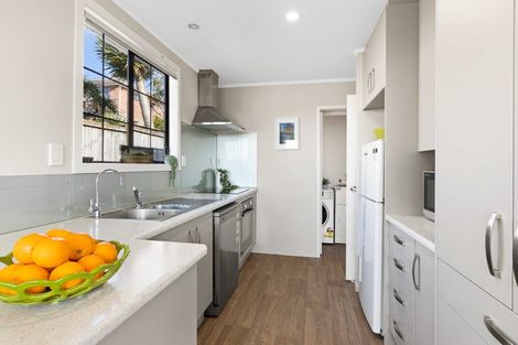 Photo of property in 6a Lucy Foster Lane, Red Beach, 0932