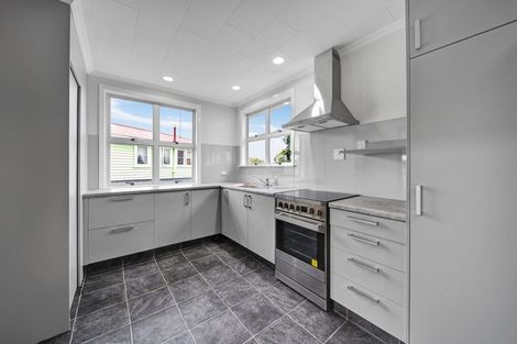 Photo of property in 8 Bone Crescent, Hawera, 4610