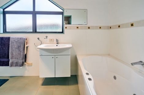 Photo of property in 12a Redwood Avenue, Tawa, Wellington, 5028