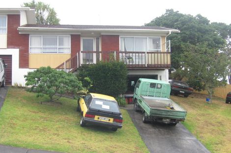 Photo of property in 1/2 Cheval Drive, Totara Vale, Auckland, 0629