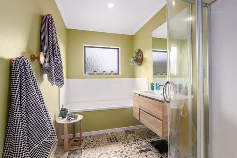 Photo of property in 24 The Sounding, Whitby, Porirua, 5024